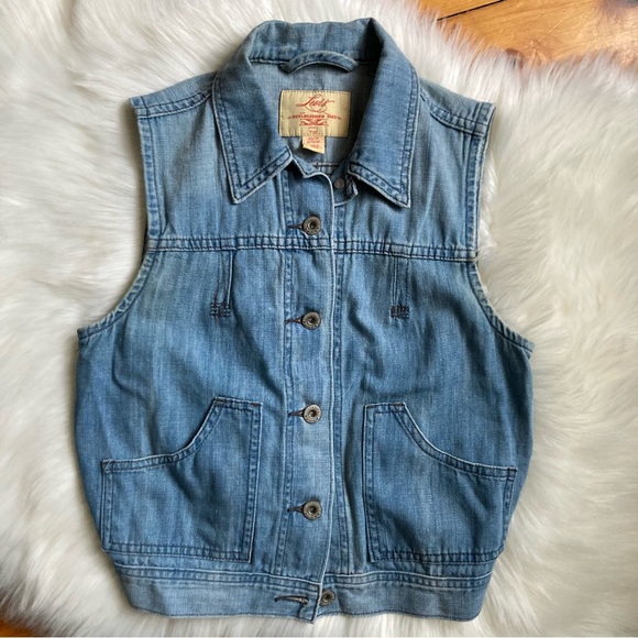 XS Levis Vest - Picture 3 of 6